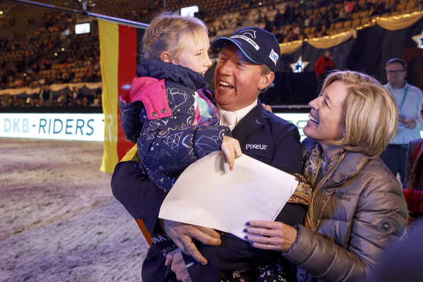 Pferd Sport Zucht Und Sport In Schleswig Holstein Und Hamburg Holsteiner Zucht Artikel